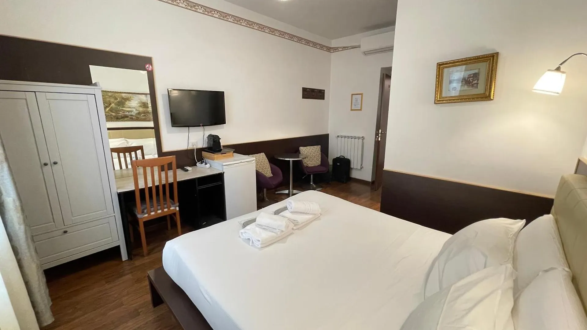 Pensión Hotel Gold House Roma