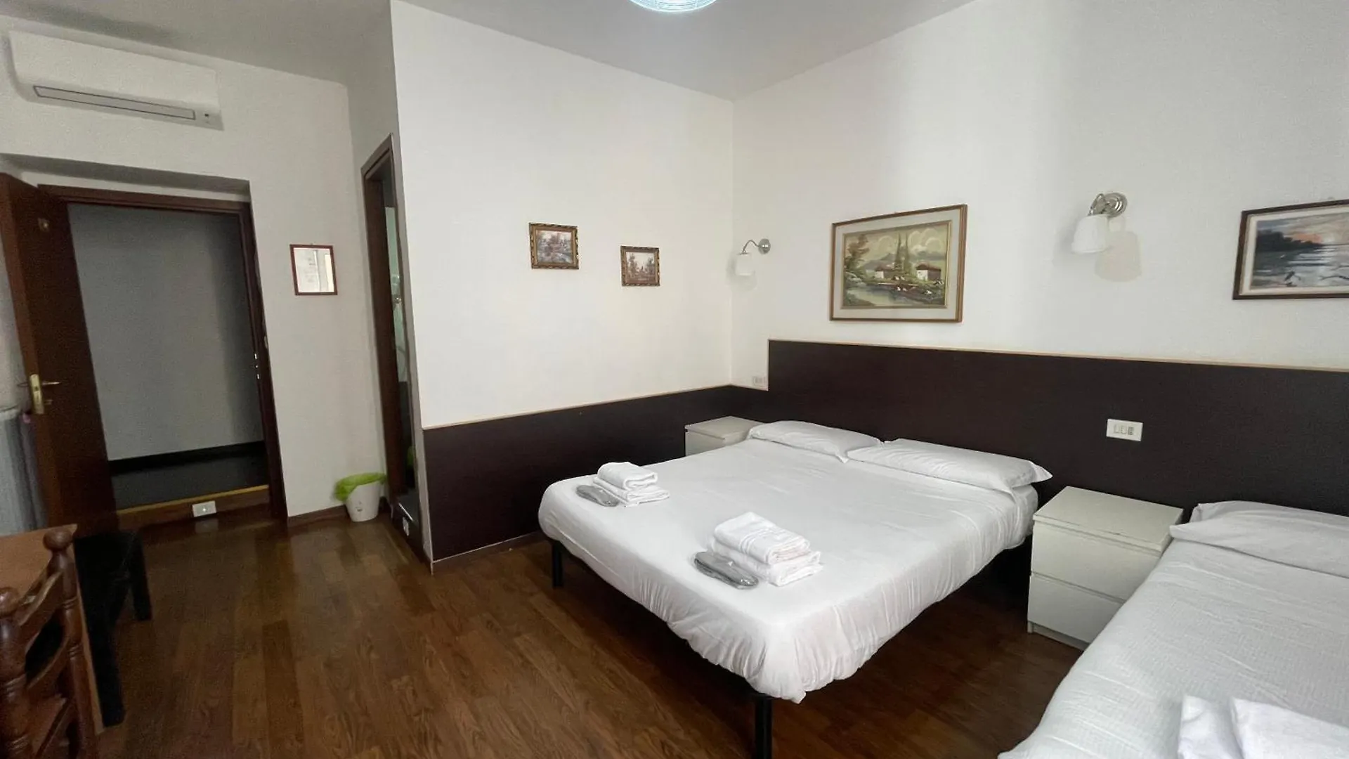 Pensión Hotel Gold House Roma Italia